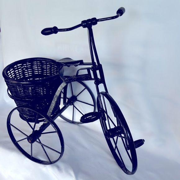 Vintage Black Metal & Wood Tricycle Bicycle Wicker Basket Metal Tricycle Planter - Picture 9 of 15